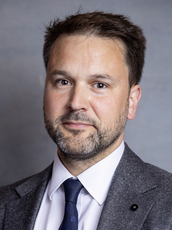  Simon Richardson