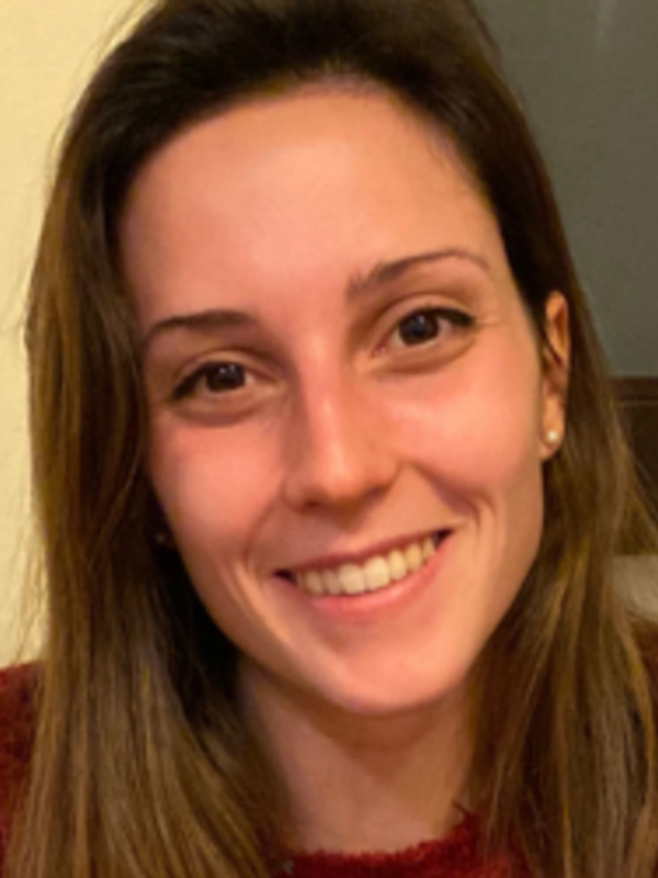  Laura  Magnani